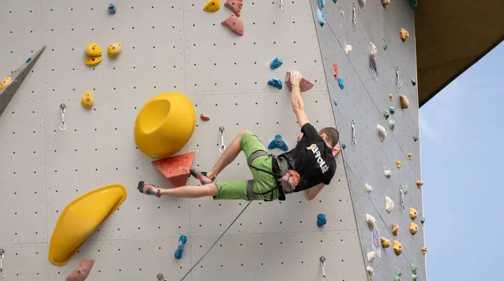 Kletterer beim Klettercup 2026  | © Lisa Oehlert
