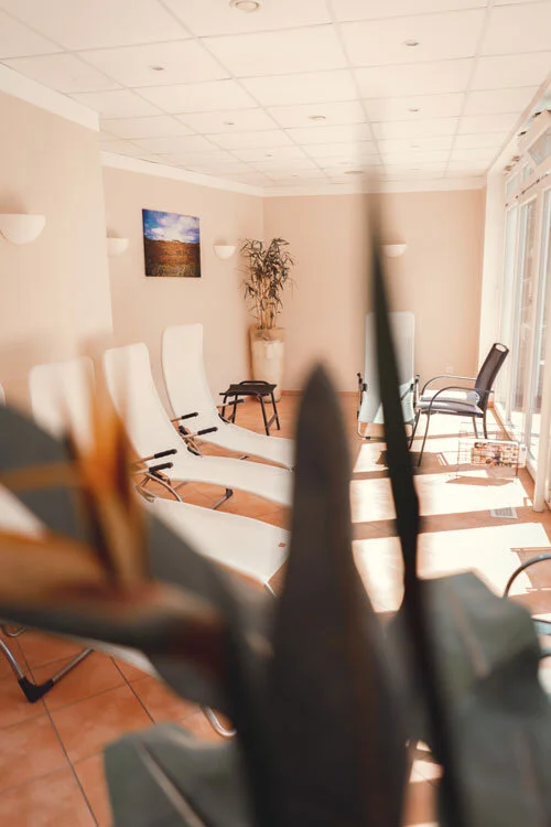 Ruheraum der Sauna mit Liegen | © Kletterzentrum