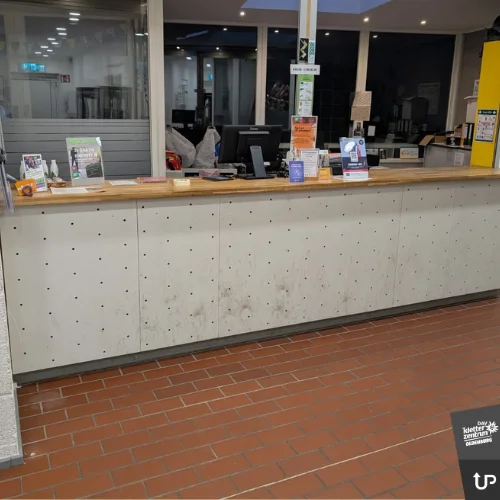 Der Tresen des Check-in vorher | © Malte Pfennings