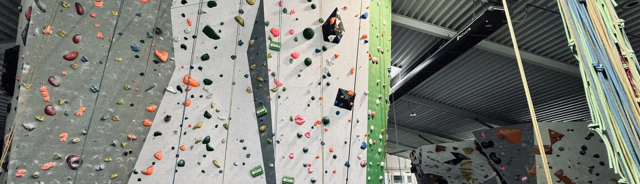 Kletterwand mit Selbstsicherheitsautomaten | © Malte Pfennings