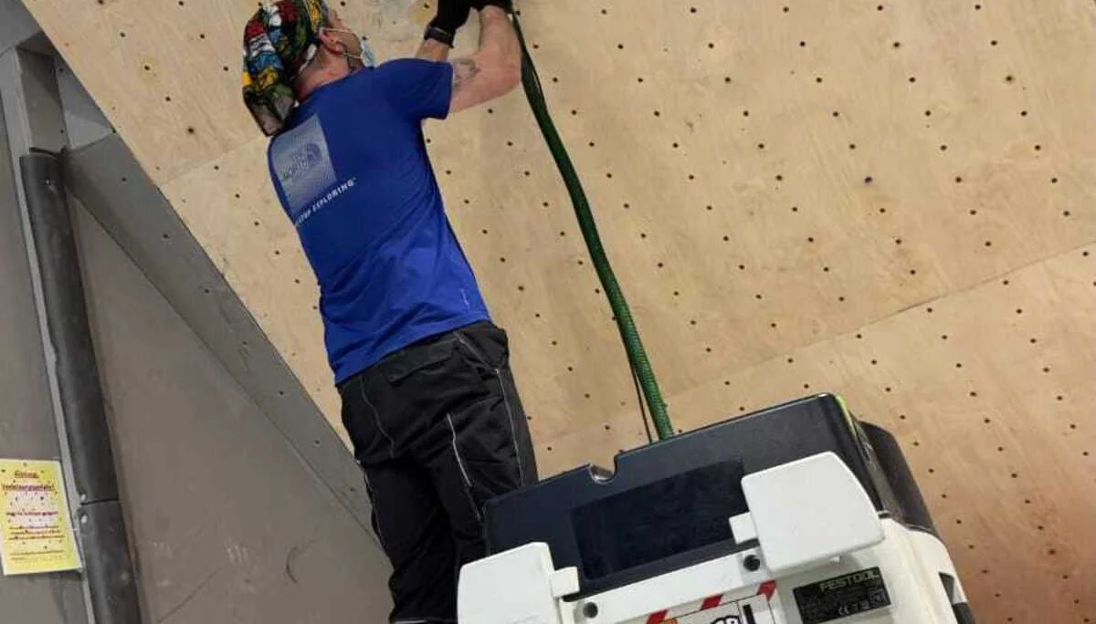 Arbeiten am Moonboard | © Matthias Uken