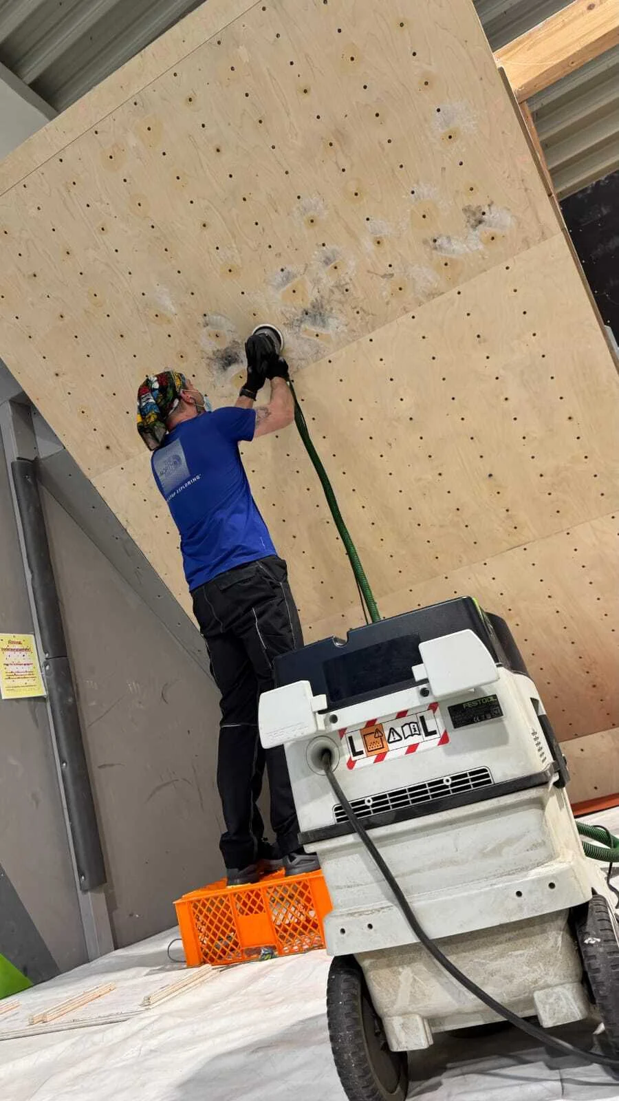 Arbeiten am Moonboard | © Matthias Uken