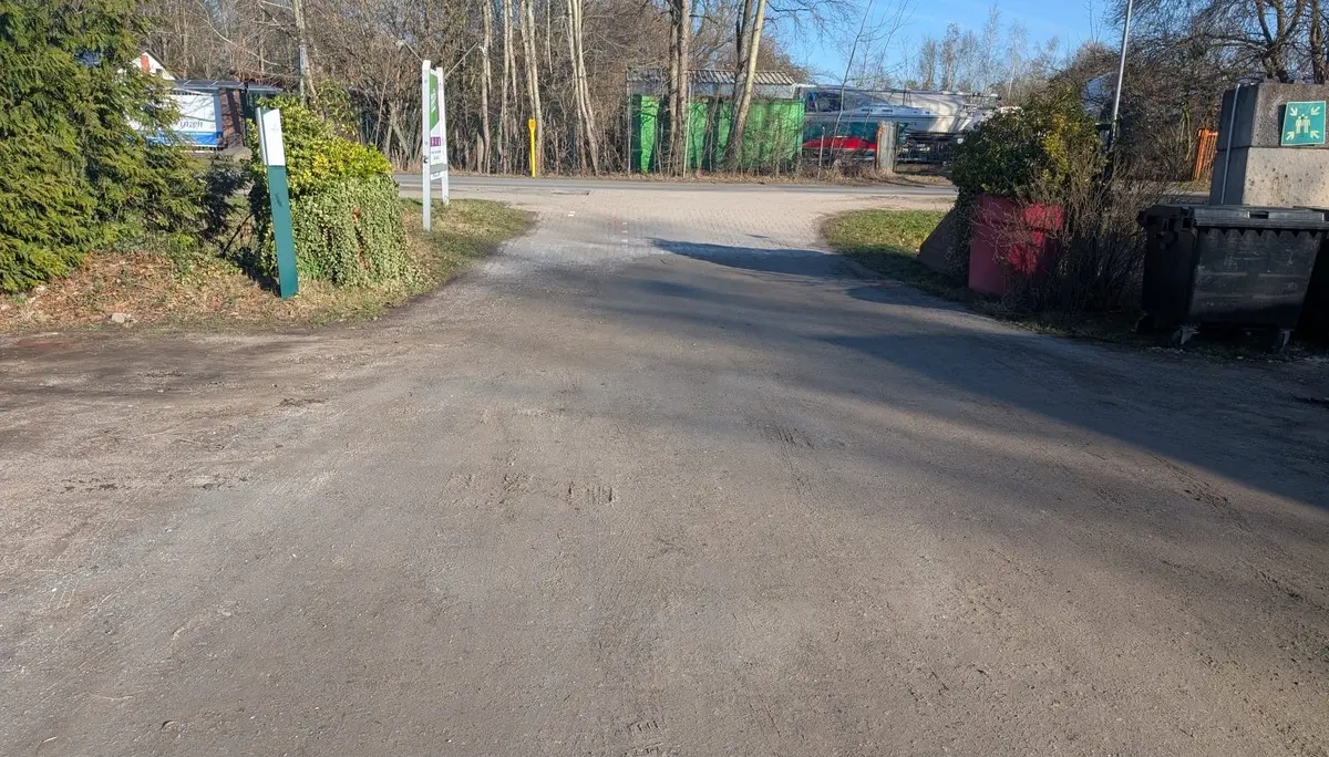 Parkplatzausfahrt | © Malte Pfennings