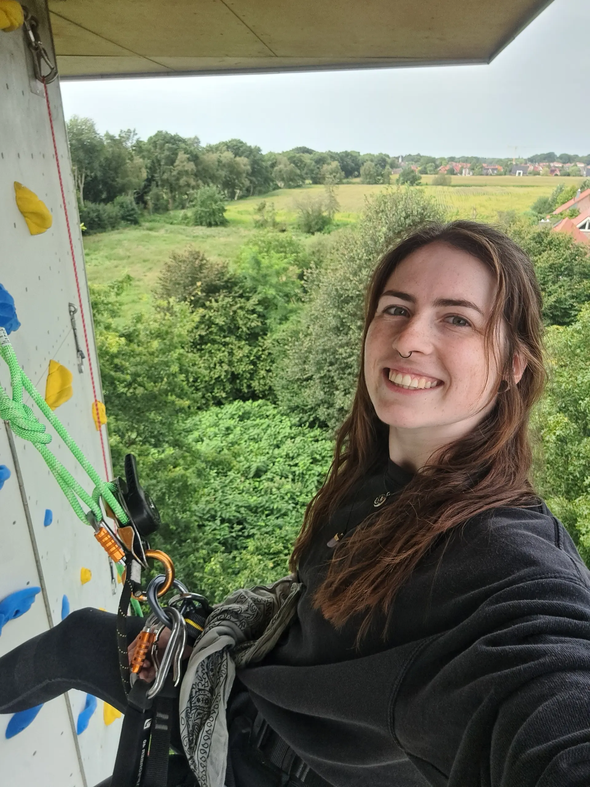 Teelka am Kletterturm | © Kletterzentrum