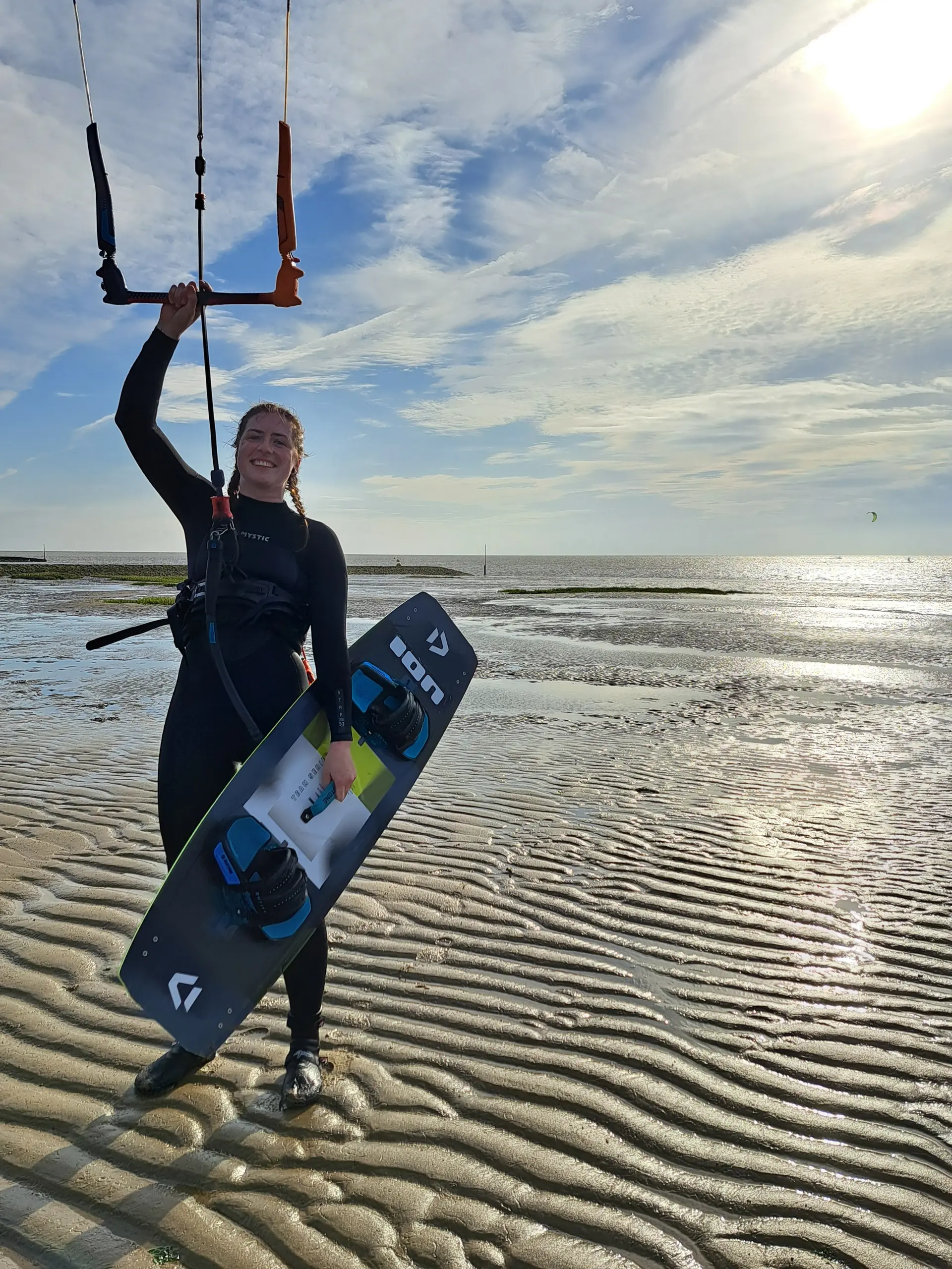 Teelka beim Kitesurfen | © Kletterzentrum